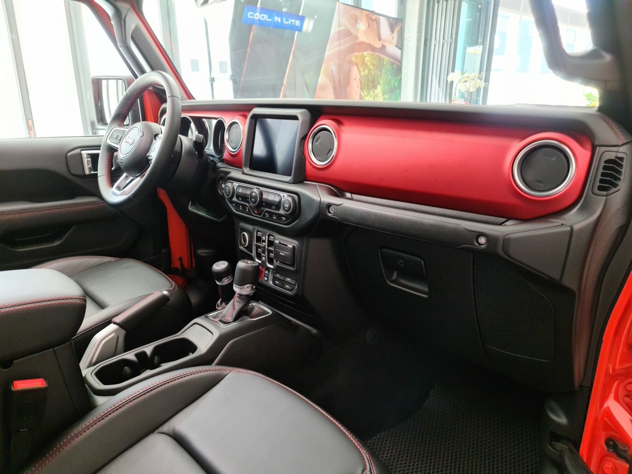 Cận cảnh bán tải Jeep Gladiator 2020 giá gần 3,5 tỷ đồng