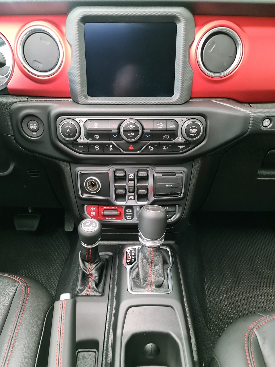 Cận cảnh bán tải Jeep Gladiator 2020 giá gần 3,5 tỷ đồng