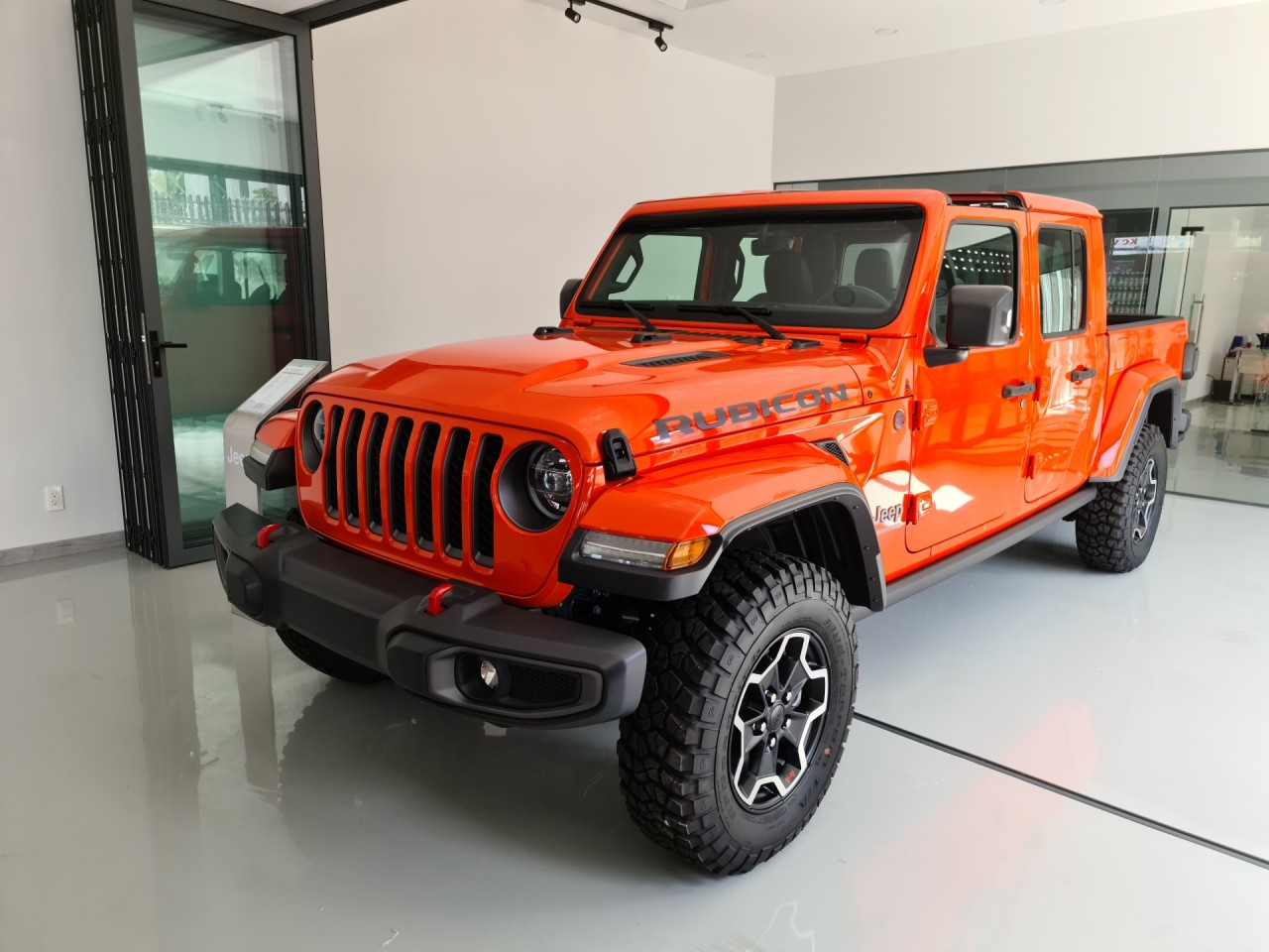Cận cảnh bán tải Jeep Gladiator 2020 giá gần 3,5 tỷ đồng