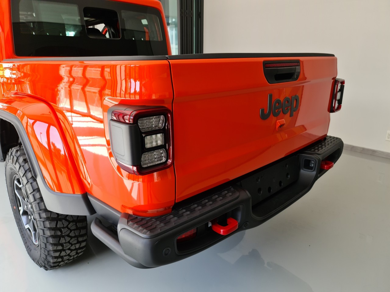 Cận cảnh bán tải Jeep Gladiator 2020 giá gần 3,5 tỷ đồng