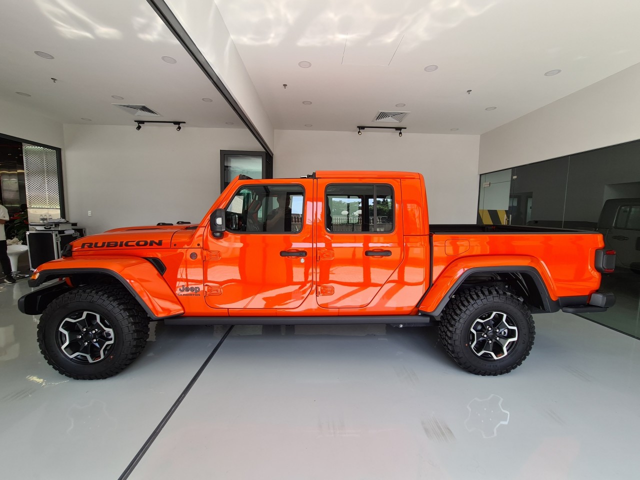 Cận cảnh bán tải Jeep Gladiator 2020 giá gần 3,5 tỷ đồng