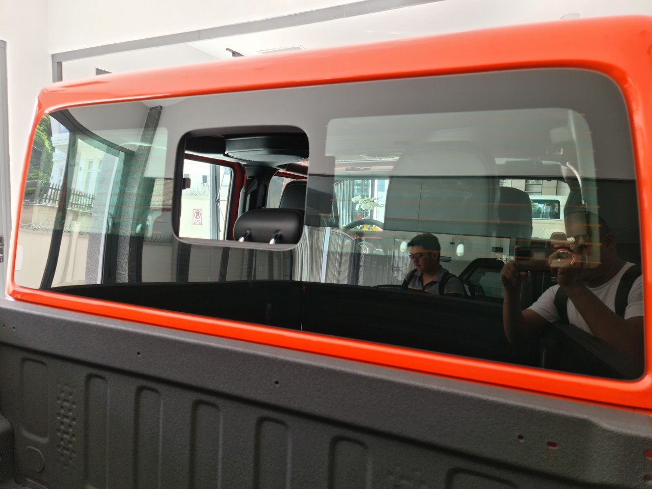 Cận cảnh bán tải Jeep Gladiator 2020 giá gần 3,5 tỷ đồng