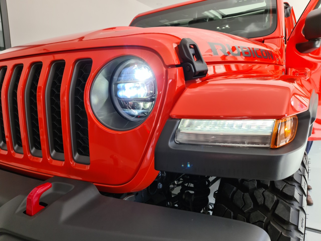 Cận cảnh bán tải Jeep Gladiator 2020 giá gần 3,5 tỷ đồng
