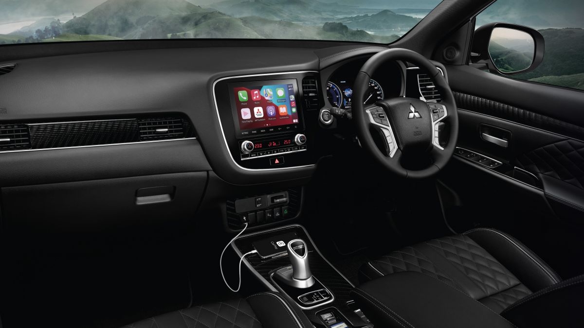 Mitsubishi Outlander PHEV bắt đầu được sản xuất tại Thái Lan Mitsubishi Outlander PHEV bắt đầu được sản xuất tại Thái Lan