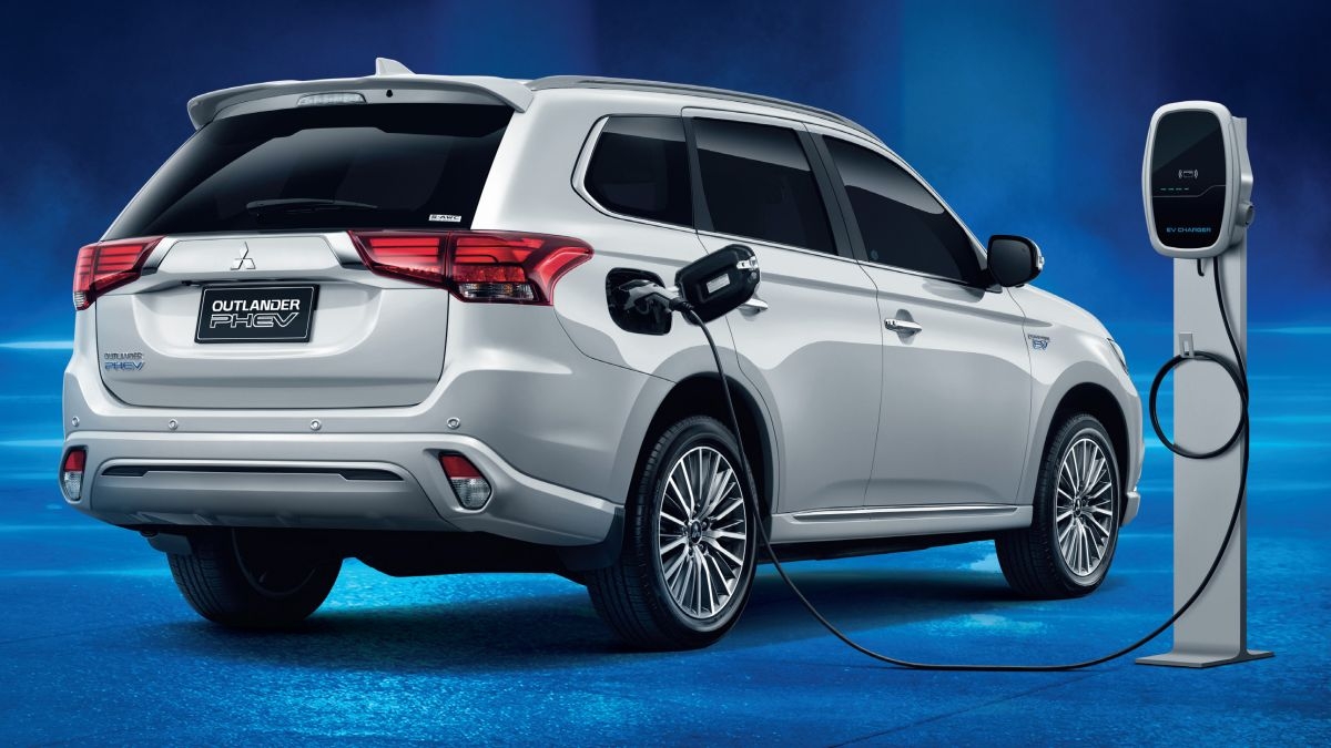 Mitsubishi Outlander PHEV bắt đầu được sản xuất tại Thái Lan Mitsubishi Outlander PHEV bắt đầu được sản xuất tại Thái Lan