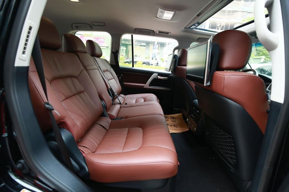 Toyota Land Cruiser 2021 về Việt Nam có giá hơn 8 tỷ đồng