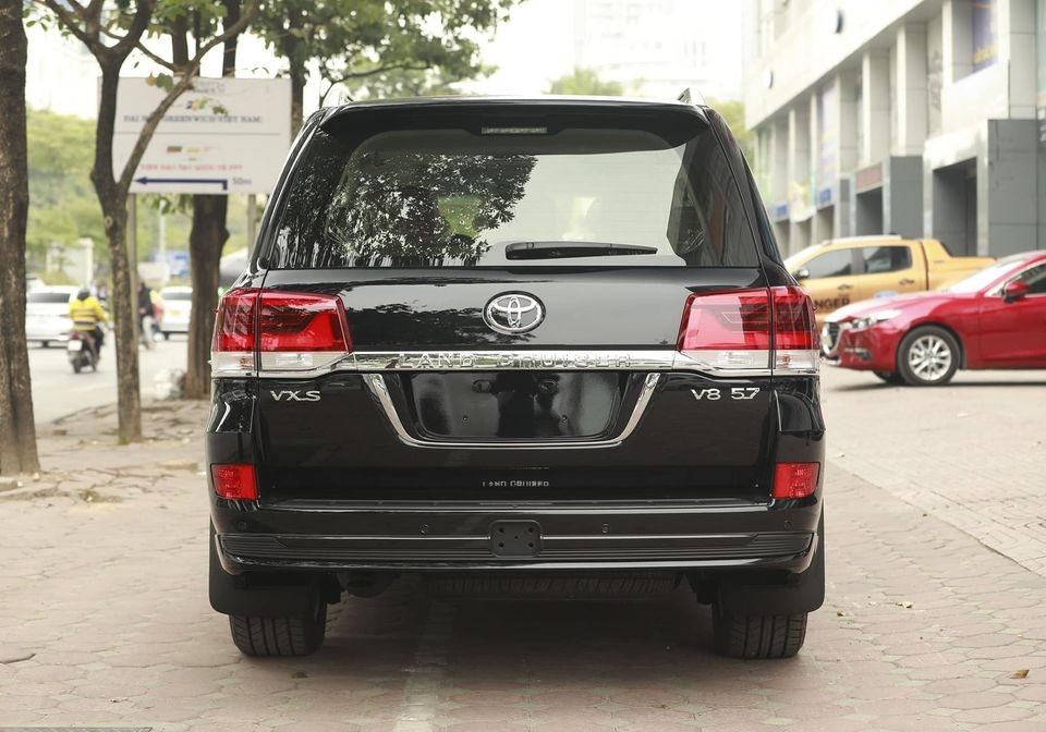Toyota Land Cruiser 2021 về Việt Nam có giá hơn 8 tỷ đồng