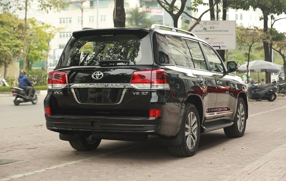 Toyota Land Cruiser 2021 về Việt Nam có giá hơn 8 tỷ đồng
