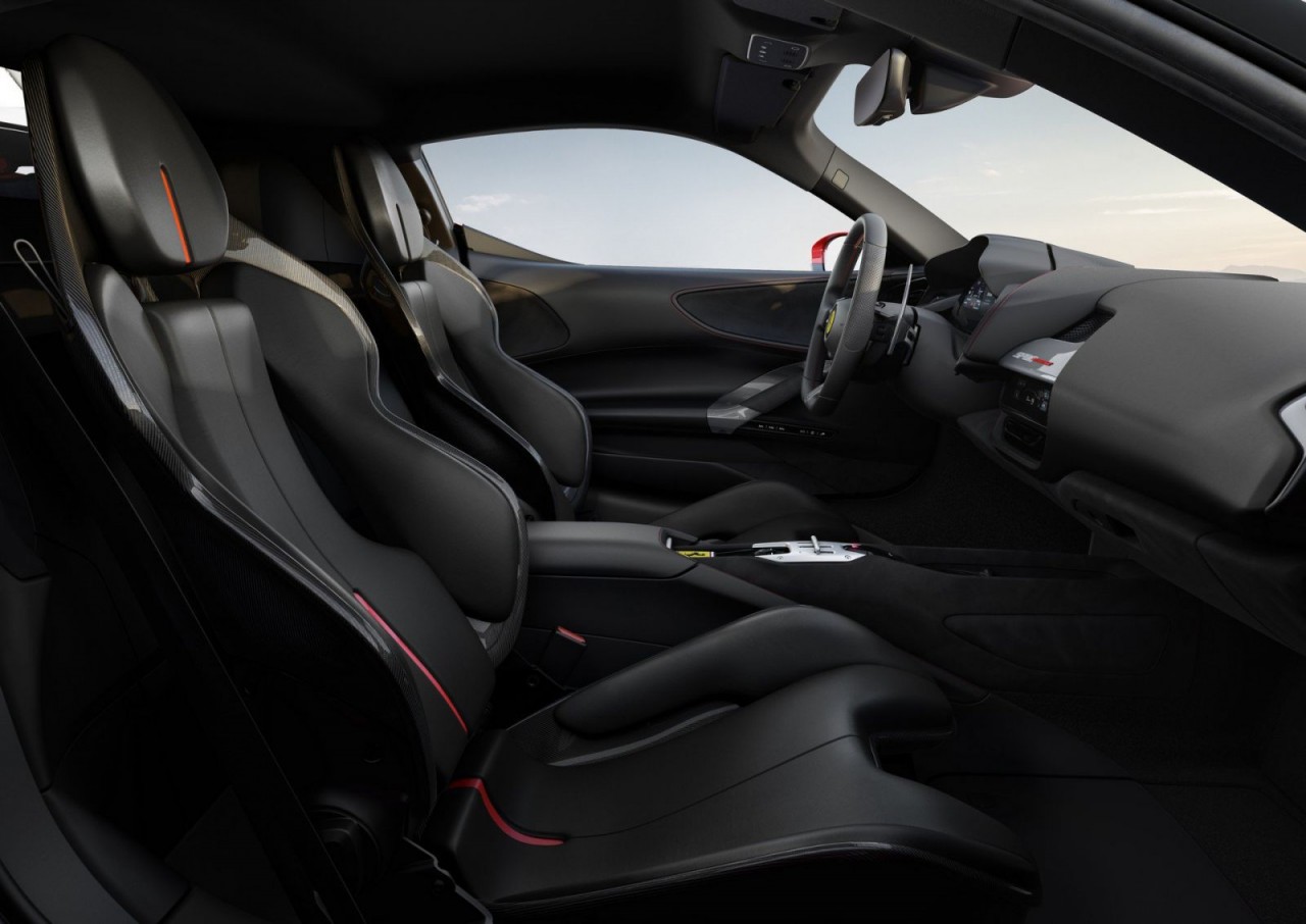Ferrari SF90 Stradale nhập khẩu chính hãng có mặt tại Việt Nam