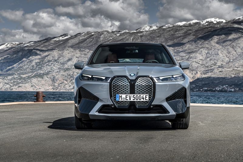 BMW có thay đổi màu xe chỉ bằng một nút bấm