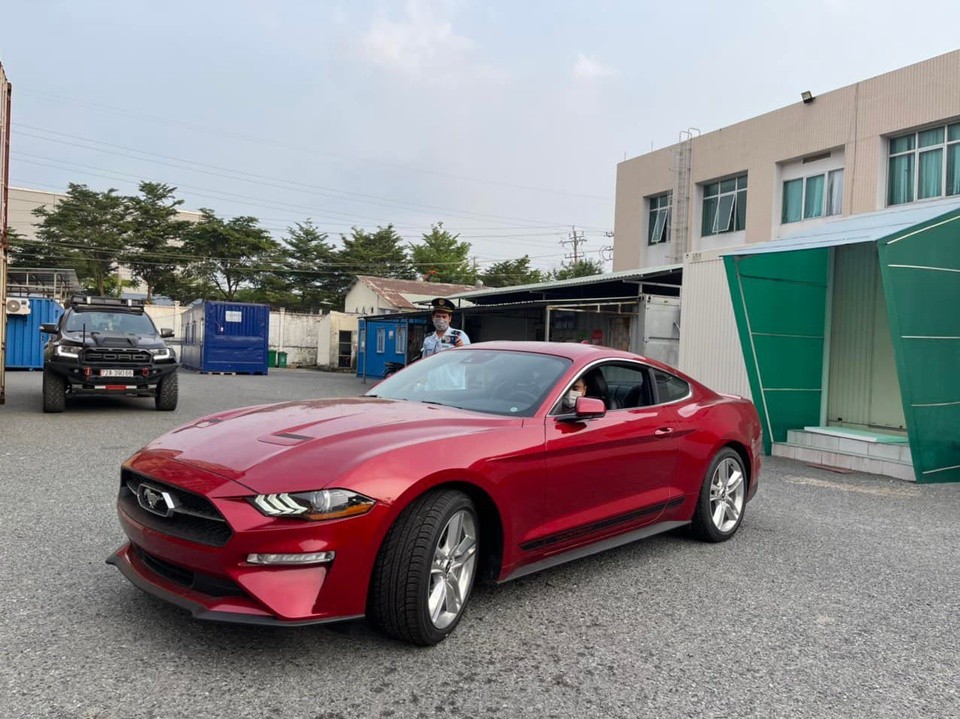 Ford Mustang 2022 về đến Việt Nam, giá hơn 3 tỷ đồng Ford Mustang 2022 về đến Việt Nam, giá hơn 3 tỷ đồng