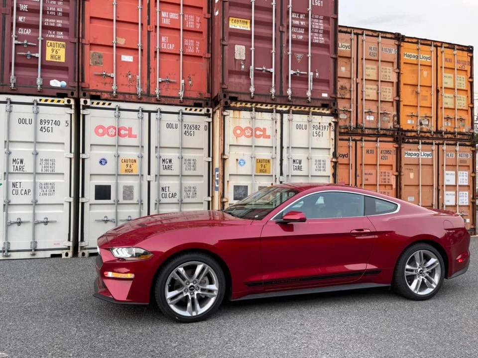 Ford Mustang 2022 về đến Việt Nam, giá hơn 3 tỷ đồng Ford Mustang 2022 về đến Việt Nam, giá hơn 3 tỷ đồng