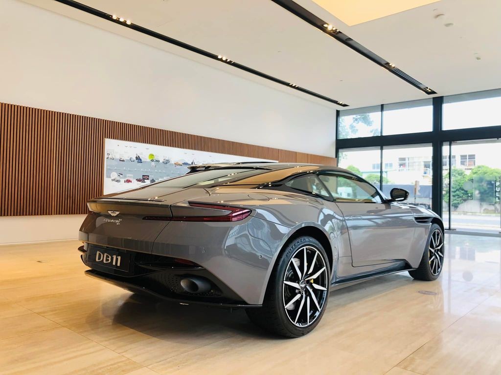 Aston Martin DB11 màu xám China có mặt tại Việt Nam Aston Martin DB11 màu xám China có mặt tại Việt Nam