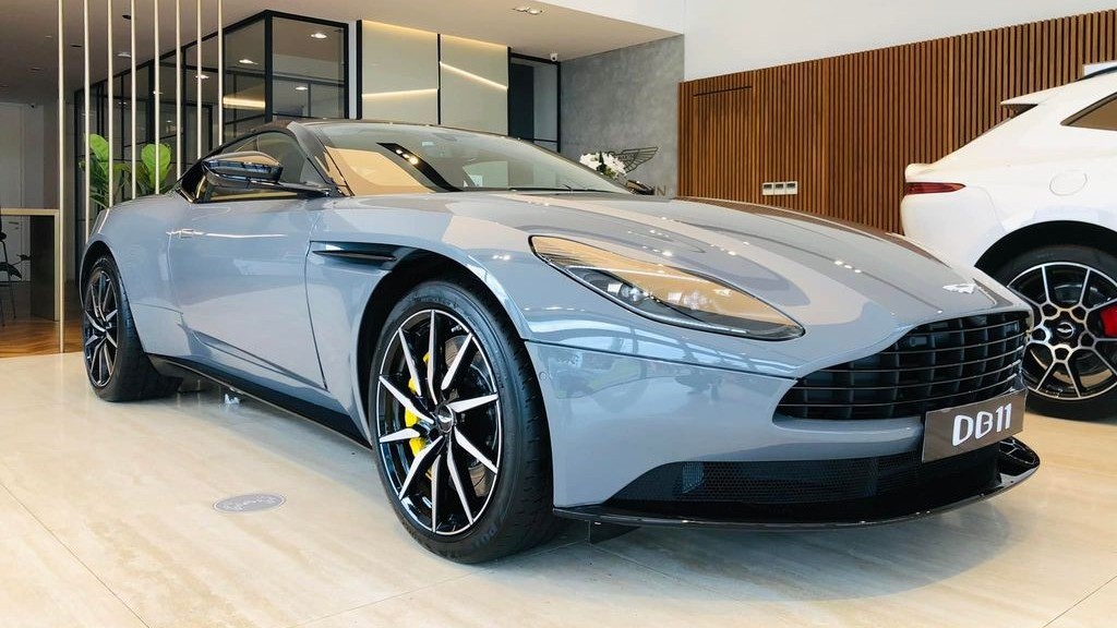 Aston Martin DB11 màu xám China có mặt tại Việt Nam
