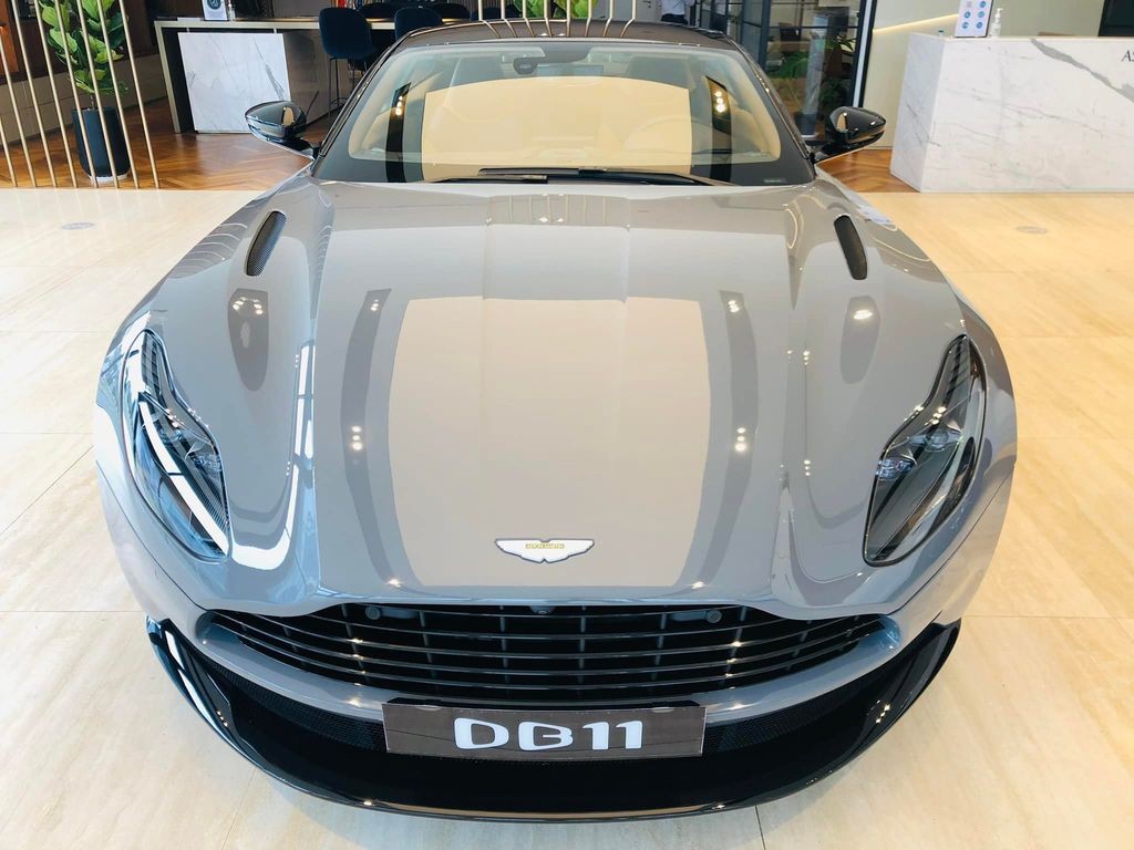 Aston Martin DB11 màu xám China có mặt tại Việt Nam