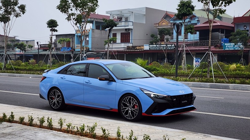 Cận cảnh Hyundai Elantra N xuất hiện tại Việt Nam