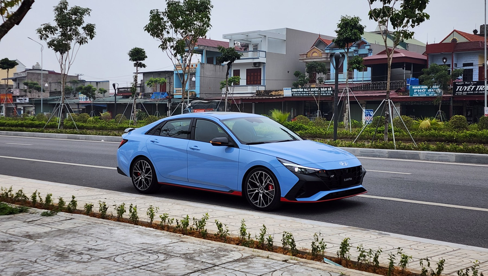 Cận cảnh Hyundai Elantra N xuất hiện tại Việt Nam Cận cảnh Hyundai Elantra N xuất hiện tại Việt Nam