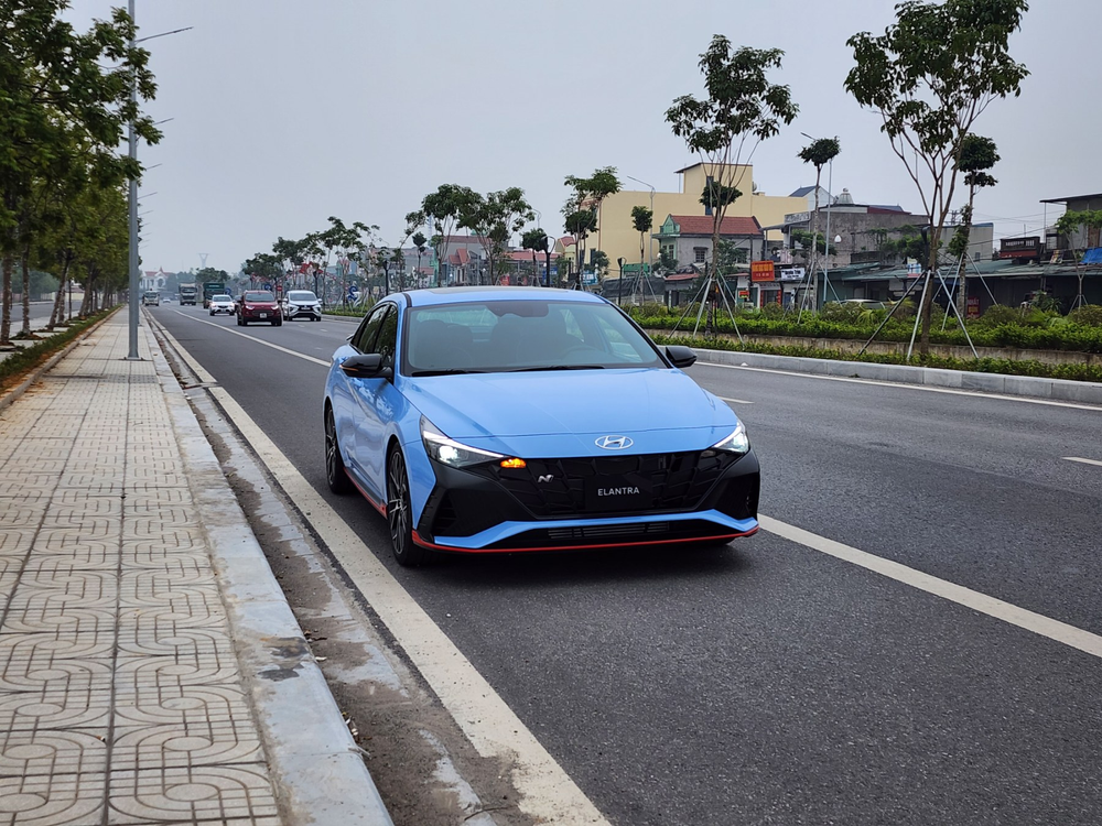 Cận cảnh Hyundai Elantra N xuất hiện tại Việt Nam Cận cảnh Hyundai Elantra N xuất hiện tại Việt Nam