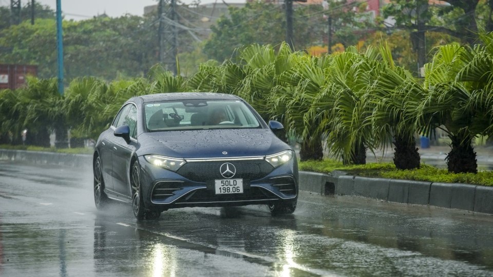 Mercedes-EQS 450+ di chuyển được 850KM chỉ 1 lần sạc