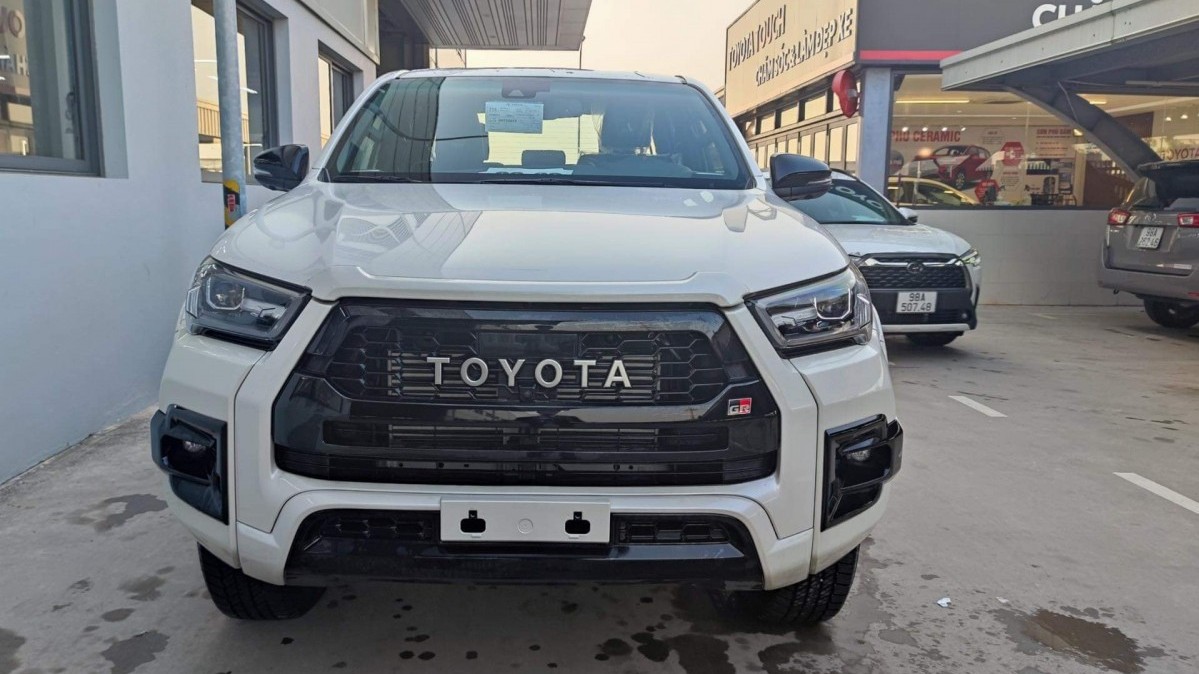 Toyota Hilux 2023 được bán trở lại tại Việt Nam vào tháng 3