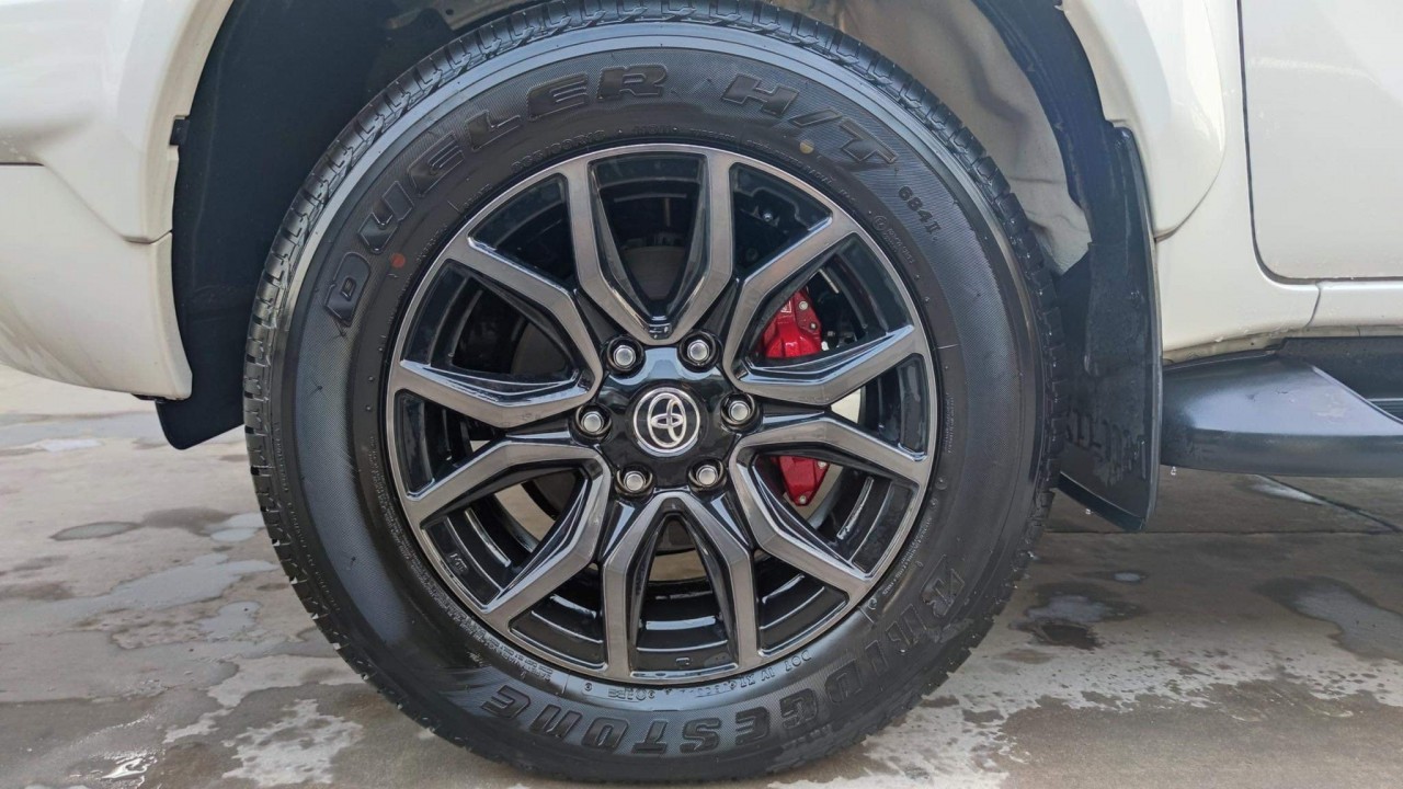 Toyota Hilux phiên bản GS Sport đầu tiên về Việt Nam có giá 1,1 tỷ đồng Toyota Hilux phiên bản GS Sport đầu tiên về Việt Nam có giá 1,1 tỷ đồng