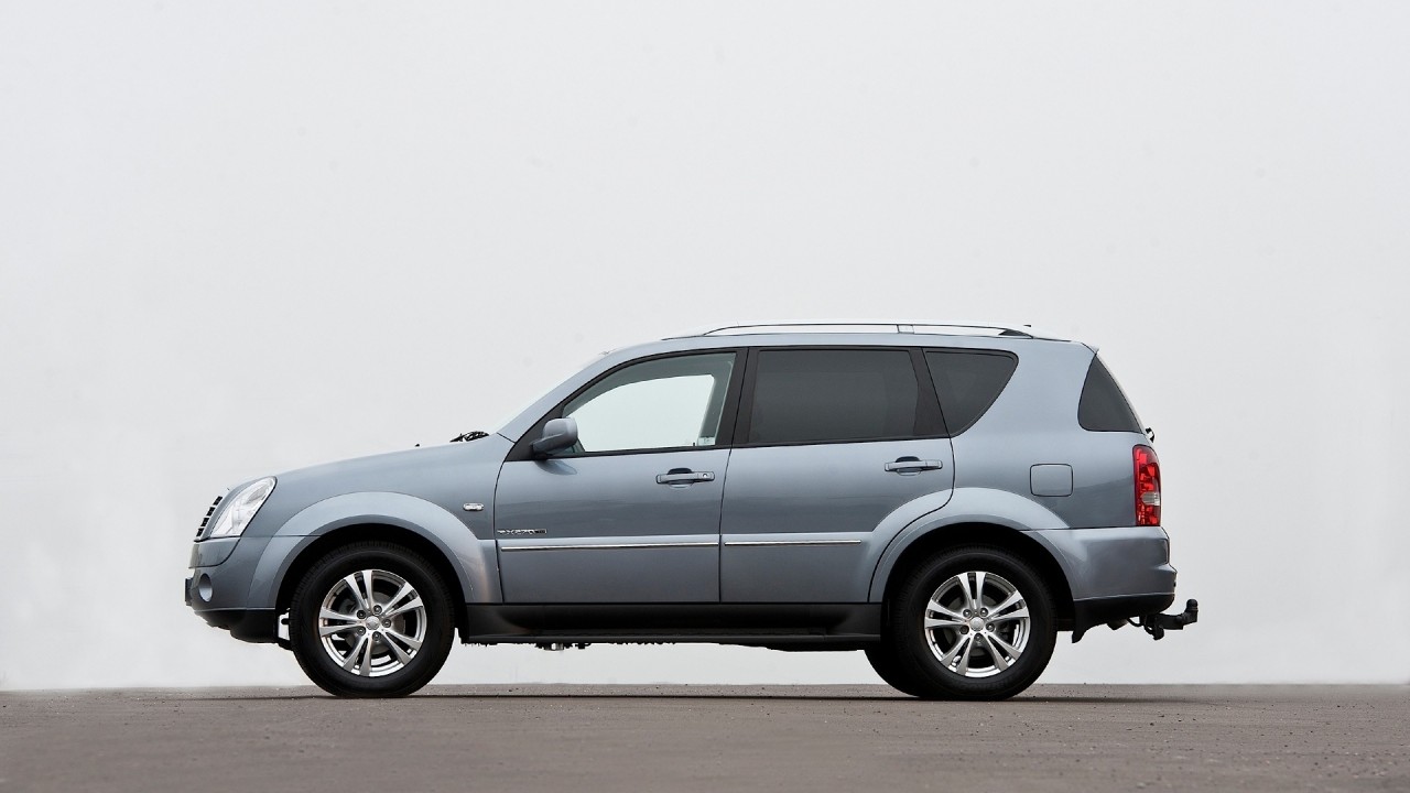 Thanh lý 3 xe ô tô chở tiền SSangYoung Rexton II - Hàn Quốc