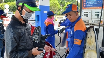 Giá xăng giữ nguyên, giá dầu đồng loạt tăng trong ngày 4/1/2018