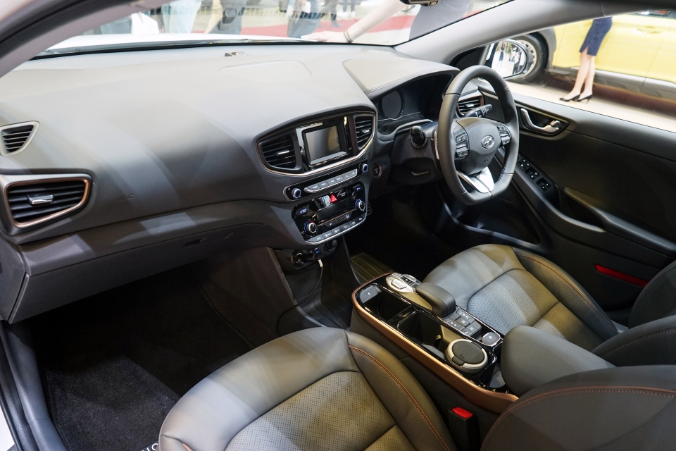 hyundai tu tin mang xe dien ioniq toi trien lam singapore 2018