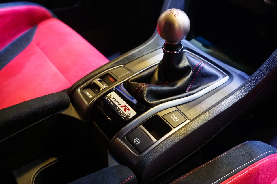 Honda trình diễn Civic Type R với động cơ VTEC Turbo 2.0L honda trinh dien civic type r voi dong co vtec turbo 20l