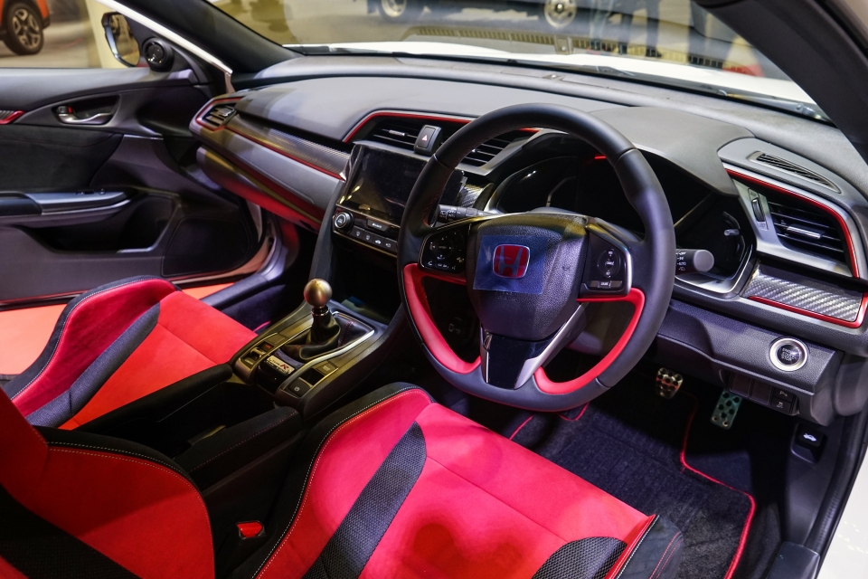 Honda trình diễn Civic Type R với động cơ VTEC Turbo 2.0L honda trinh dien civic type r voi dong co vtec turbo 20l