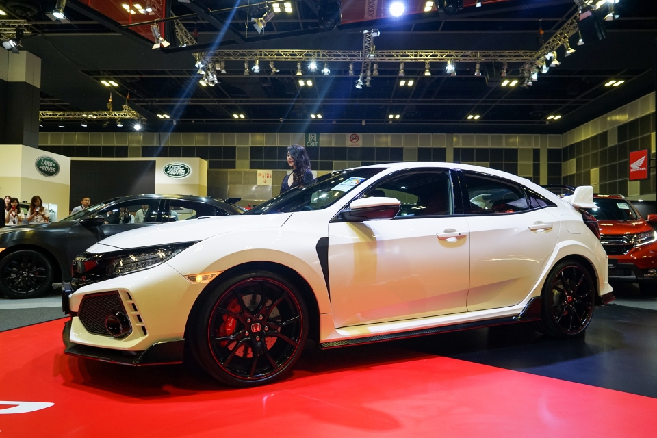 Honda trình diễn Civic Type R với động cơ VTEC Turbo 2.0L honda trinh dien civic type r voi dong co vtec turbo 20l