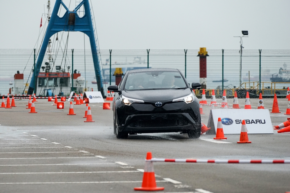 lai thu doi thu toyota ch r cua ecosport va trax