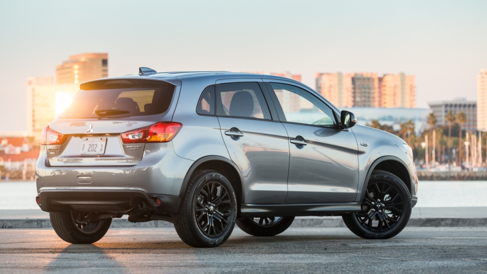 chicago 2017 mitsubishi trinh dien outlander sport limited edition