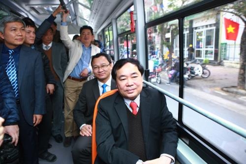 Hải Phòng thí điểm sử dụng hệ thống xe bus chạy bằng năng lượng mặt trời hai phong thi diem su dung he thong xe bus chay bang nang luong mat troi