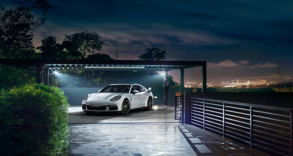 geneva 2017 porsche panamera manh me nhat tu truoc toi nay se xuat tran