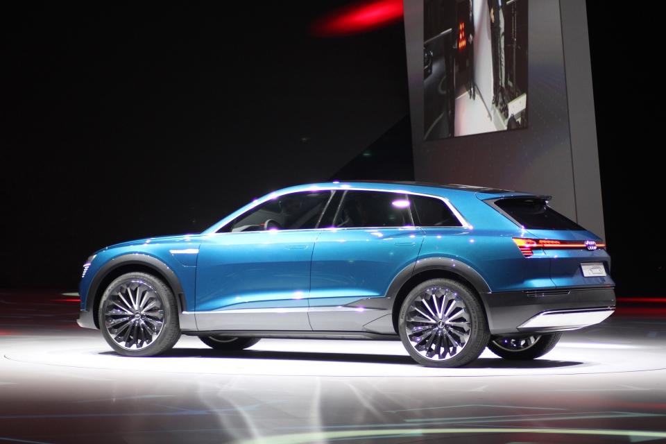 SUV chạy điện Audi thách thức Tesla Model X suv chay dien audi thach thuc tesla model x