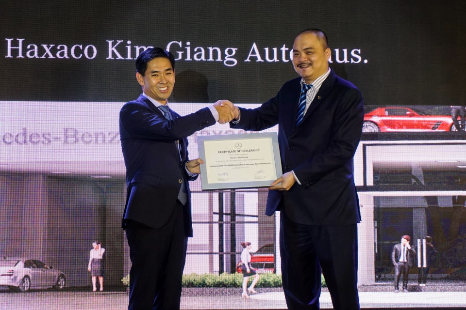 dai ly thu nam cua mercedes benz tai ha noi di vao hoat dong