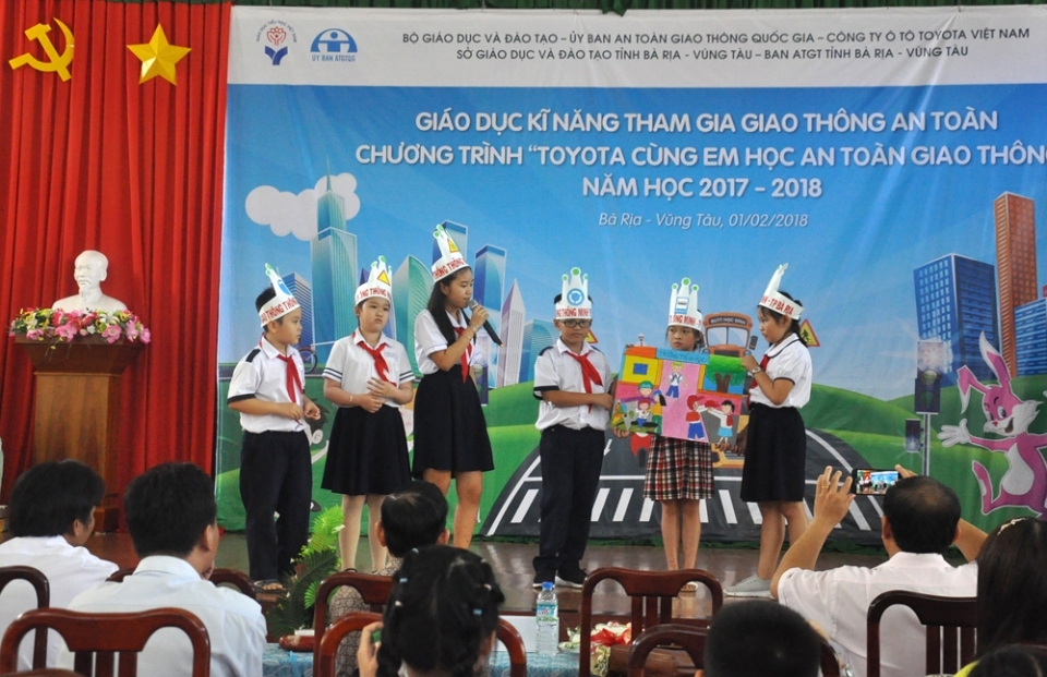 Tăng cường đào tạo an toàn giao thông cho giáo viên và học sinh tang cuong dao tao an toan giao thong cho giao vien va hoc sinh