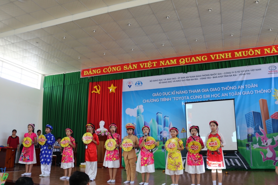 Tăng cường đào tạo an toàn giao thông cho giáo viên và học sinh tang cuong dao tao an toan giao thong cho giao vien va hoc sinh