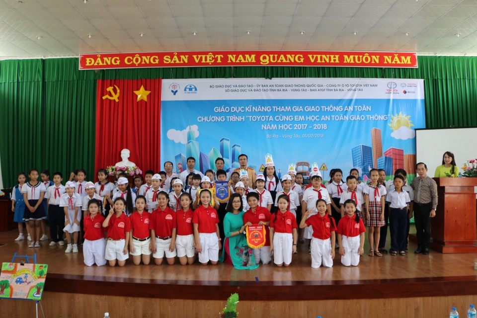 Tăng cường đào tạo an toàn giao thông cho giáo viên và học sinh tang cuong dao tao an toan giao thong cho giao vien va hoc sinh