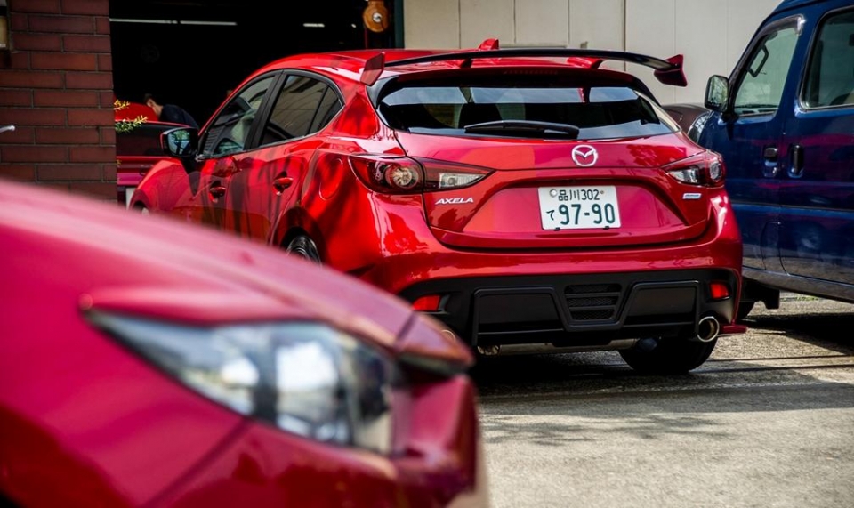 man nhan voi mazda3 do knight sports tuyet dep tai nhat ban