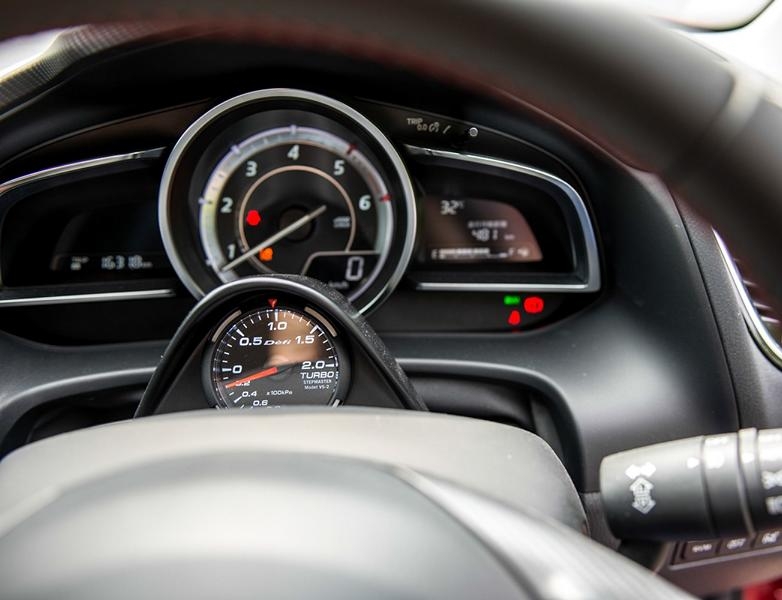 man nhan voi mazda3 do knight sports tuyet dep tai nhat ban