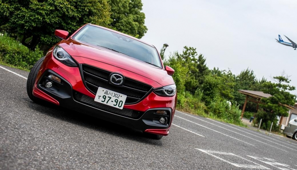 man nhan voi mazda3 do knight sports tuyet dep tai nhat ban