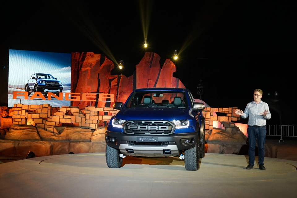 Ford Ranger Raptor ra mắt toàn cầu, sẽ có mặt tại Việt Nam trong những tháng tới ford ranger raptor ra mat toan cau se co mat tai viet nam trong nhung thang toi