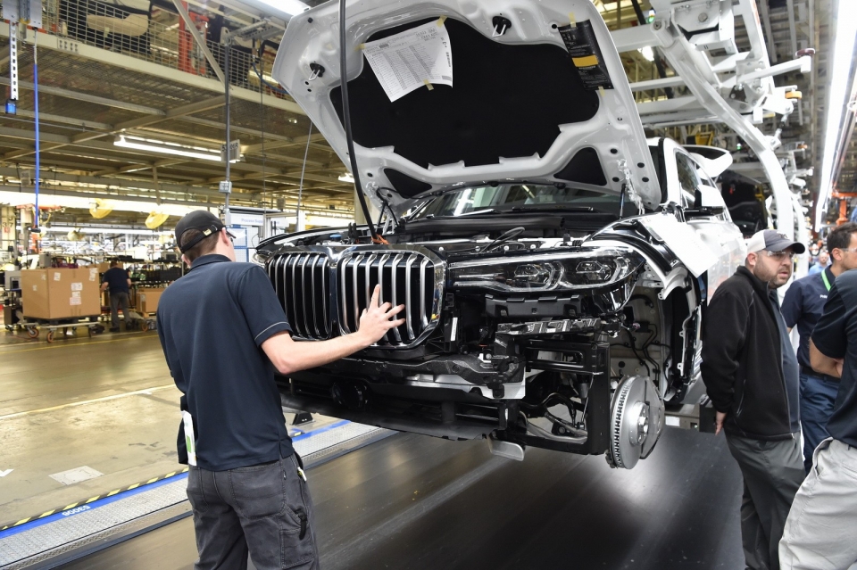 bmw x7 se ra mat trong thang 112018 voi dong co khi nap tu nhien