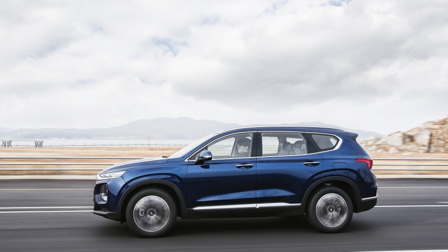Hyundai Santa Fe 2019: Động cơ mới, hệ thống treo mới, hệ dẫn động mới, nội thất mới hyundai santa fe 2019 dong co moi he thong treo moi he dan dong moi noi that moi