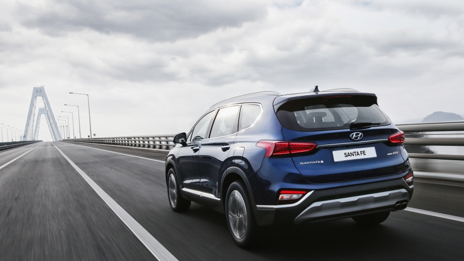 Hyundai Santa Fe 2019: Động cơ mới, hệ thống treo mới, hệ dẫn động mới, nội thất mới hyundai santa fe 2019 dong co moi he thong treo moi he dan dong moi noi that moi