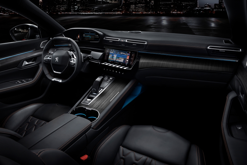 peugeot 508 so huu he thong nhin dem nho gon va linh hoat hon