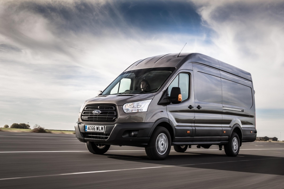 Ford Transit được nâng cấp chức năng hạn chế tác động của gió tạt ngang