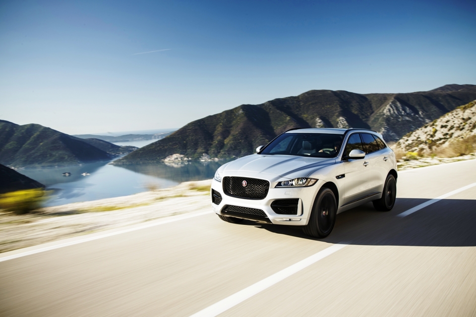 jaguar f pace tham vong canh tranh voi macan va evoque tai viet nam